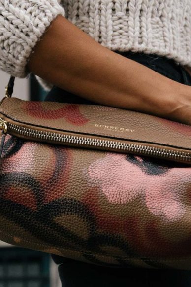 Bolso clutch castaña